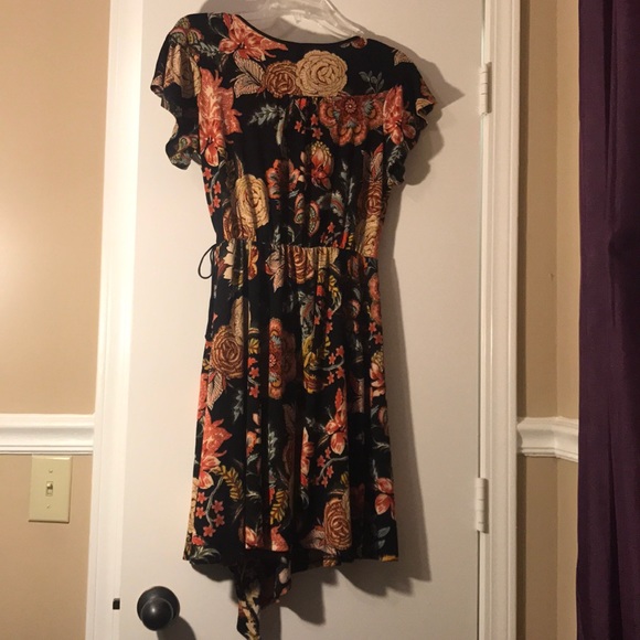 Black Hawaiian style dress - Picture 2 of 2